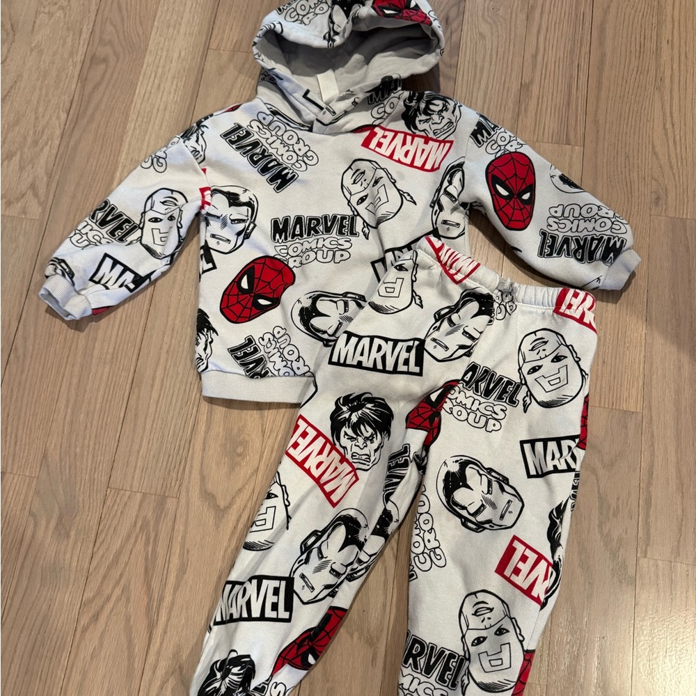 Boys Marvel 2 piece sweat suit size 4T